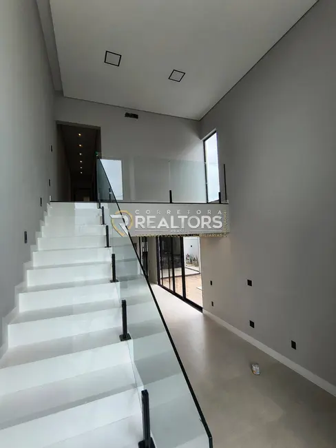 Casa de Condomínio com 3 quartos à venda, 250m2 em Botucatu - SP - imagem 4 Foto 4 de Casa de Condomínio com 3 quartos à venda, 250m2 em Botucatu - SP