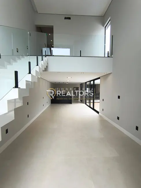 Casa de Condomínio com 3 quartos à venda, 250m2 em Botucatu - SP - imagem 3 Foto 3 de Casa de Condomínio com 3 quartos à venda, 250m2 em Botucatu - SP