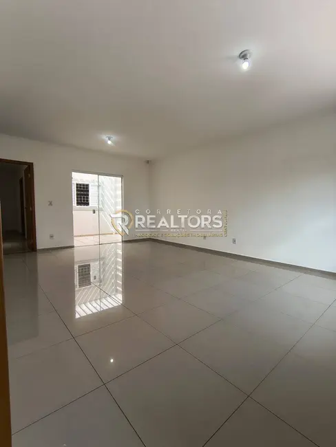 Foto 4 de Casa com 3 quartos à venda, 250m2 em Jardim Itamarati, Botucatu - SP