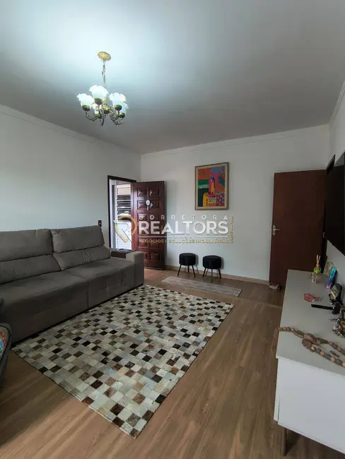 Foto 7 de Casa com 3 quartos à venda, 180m2 em Parque Residencial Vinte e Quatro de Maio, Botucatu - SP