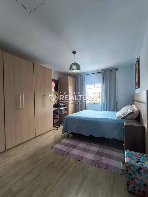 Foto 9 de Casa com 3 quartos à venda, 180m2 em Parque Residencial Vinte e Quatro de Maio, Botucatu - SP
