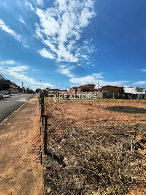 Foto 2 de Terreno / Lote à venda, 972m2 em Botucatu - SP