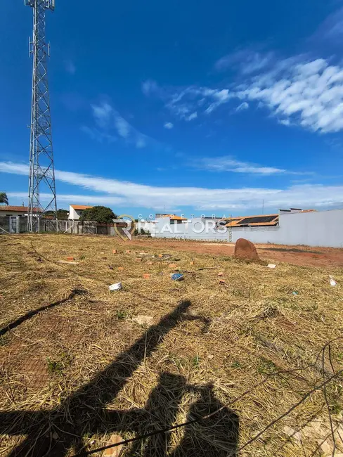 Foto 6 de Terreno / Lote à venda, 972m2 em Botucatu - SP