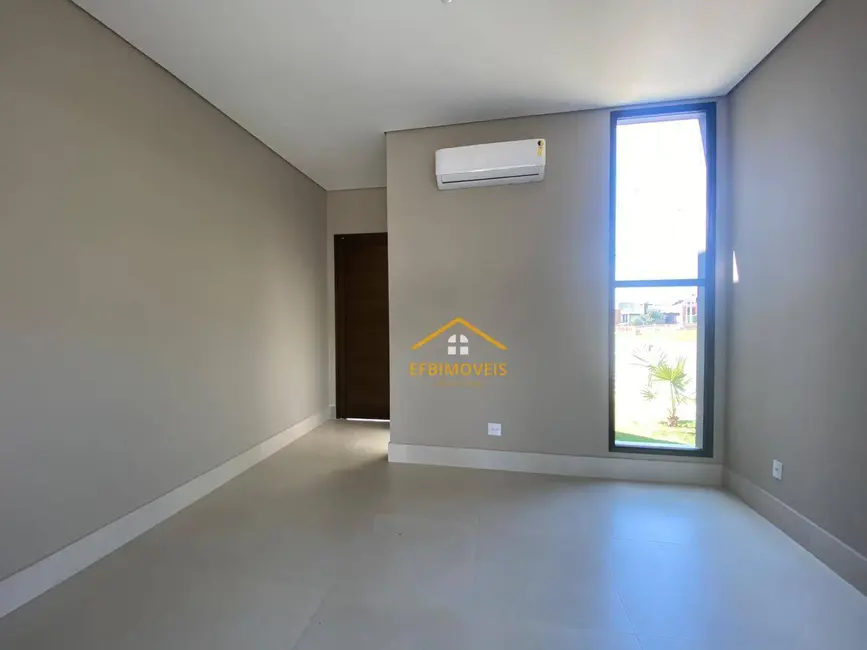 Foto 3 de Casa de Condomínio com 4 quartos à venda, 300m2 em Estância Hípica, Nova Odessa - SP