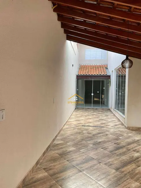 Foto 3 de Sobrado com 3 quartos à venda, 200m2 em Jardim Santa Rita I, Nova Odessa - SP