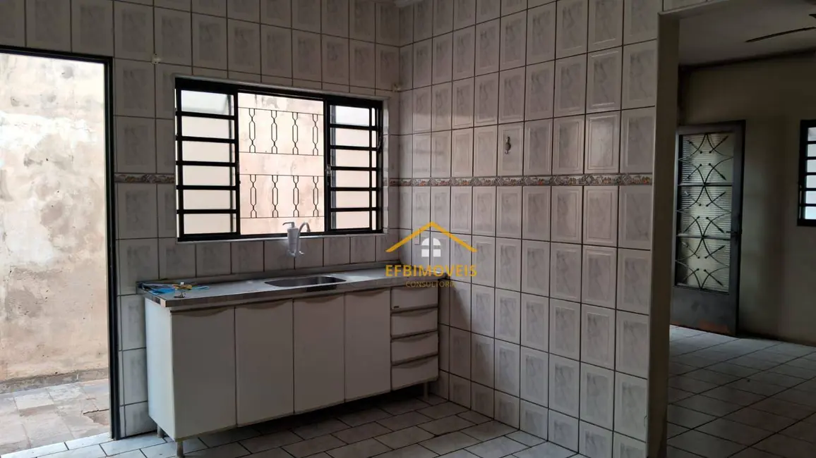 Foto 1 de Casa com 2 quartos à venda, 150m2 em Parque Residencial Francisco Lopes Iglesia, Nova Odessa - SP