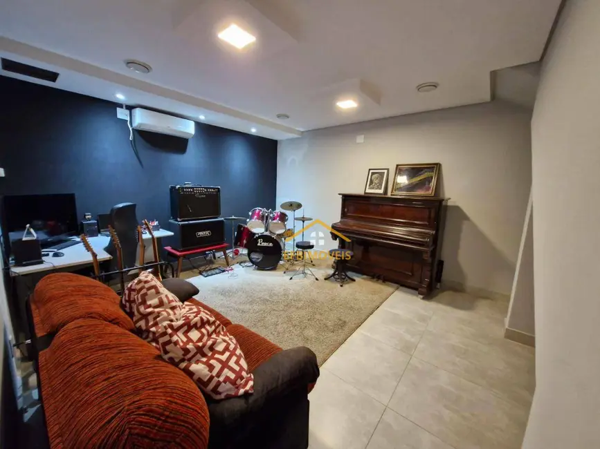 Foto 3 de Casa com 3 quartos à venda, 410m2 em Jardim Maria Helena, Nova Odessa - SP