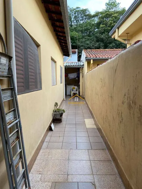 Casa com 3 quartos à venda, 150m2 em Centro, Nova Odessa - SP - imagem 5 Foto 5 de Casa com 3 quartos à venda, 150m2 em Centro, Nova Odessa - SP