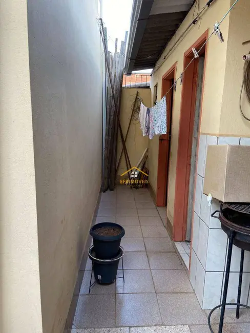 Casa com 3 quartos à venda, 150m2 em Centro, Nova Odessa - SP - imagem 4 Foto 4 de Casa com 3 quartos à venda, 150m2 em Centro, Nova Odessa - SP