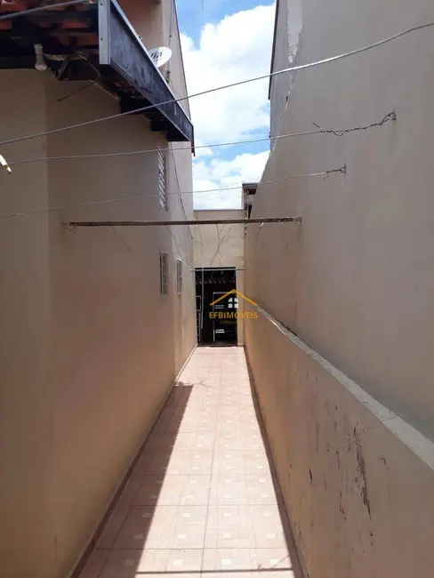 Foto 2 de Sobrado com 4 quartos à venda, 200m2 em Jardim das Palmeiras-CDHU, Nova Odessa - SP