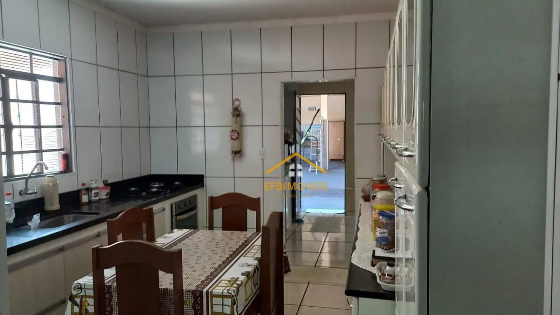 Foto 5 de Casa com 2 quartos à venda, 300m2 em Parque Residencial Klavin, Nova Odessa - SP