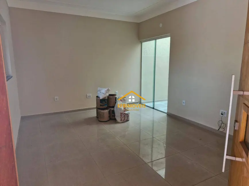 Casa com 3 quartos à venda, 200m2 em Jardim Monte das Oliveiras, Nova Odessa - SP - imagem 4 Foto 4 de Casa com 3 quartos à venda, 200m2 em Jardim Monte das Oliveiras, Nova Odessa - SP