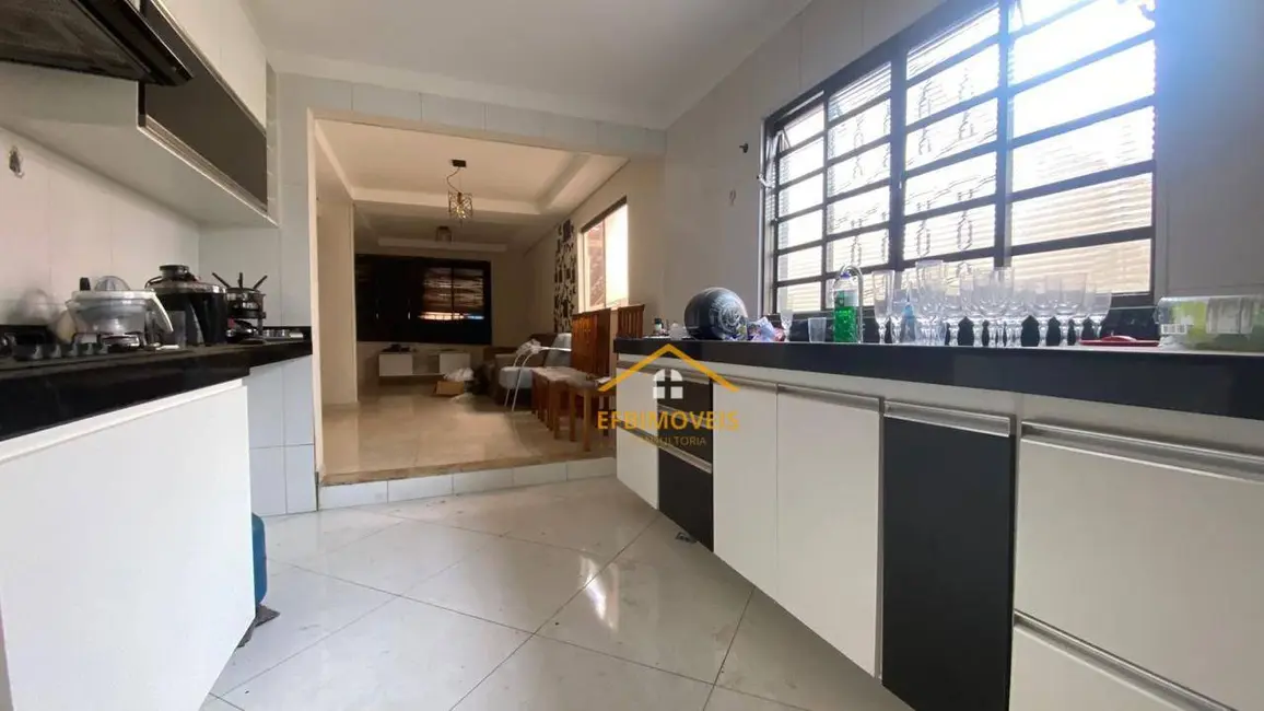 Foto 3 de Casa com 3 quartos à venda, 200m2 em Jardim Mathilde Berzin, Nova Odessa - SP