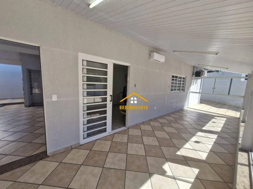 Foto 8 de Casa com 3 quartos à venda, 324m2 em Jardim das Palmeiras-CDHU, Nova Odessa - SP