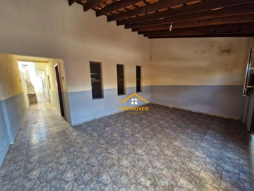 Foto 2 de Casa com 2 quartos para alugar, 160m2 em Parque Residencial Klavin, Nova Odessa - SP