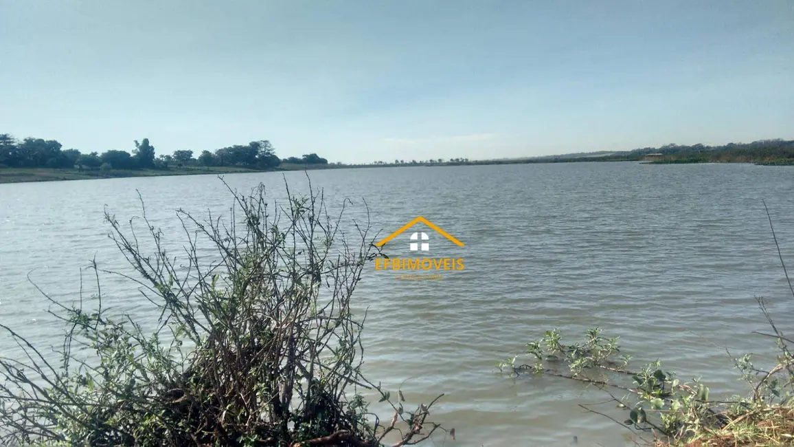 Foto 4 de Terreno / Lote à venda, 213m2 em Planura - MG