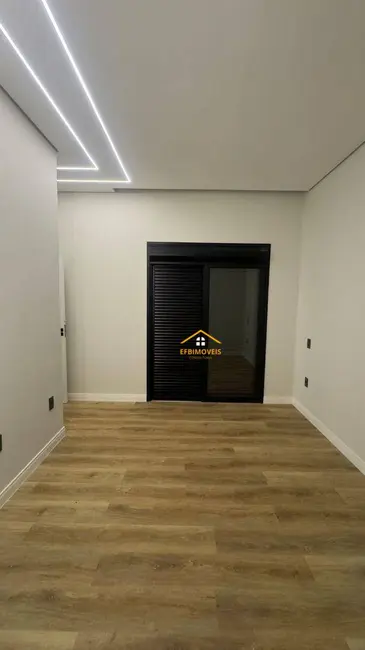 Casa com 3 quartos à venda, 300m2 em Nova Odessa - SP - imagem 9 Foto 9 de Casa com 3 quartos à venda, 300m2 em Nova Odessa - SP