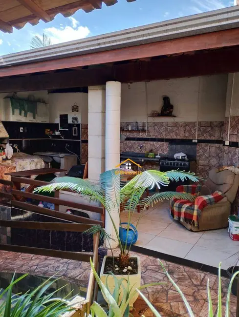 Casa com 2 quartos à venda, 325m2 em Jardim Santa Rita I, Nova Odessa - SP - imagem 3 Foto 3 de Casa com 2 quartos à venda, 325m2 em Jardim Santa Rita I, Nova Odessa - SP