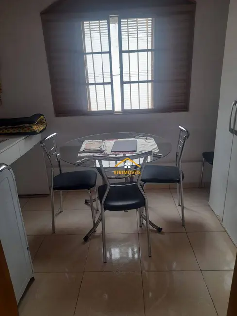 Casa com 2 quartos à venda, 250m2 em Jardim São Jorge, Nova Odessa - SP - imagem 4 Foto 4 de Casa com 2 quartos à venda, 250m2 em Jardim São Jorge, Nova Odessa - SP