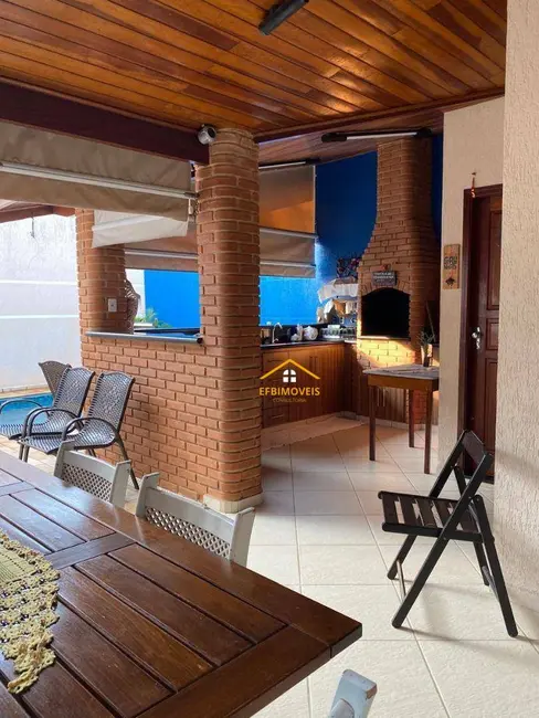 Foto 6 de Casa com 3 quartos à venda, 300m2 em Centro, Nova Odessa - SP