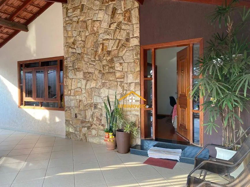 Foto 2 de Casa com 3 quartos à venda, 300m2 em Centro, Nova Odessa - SP