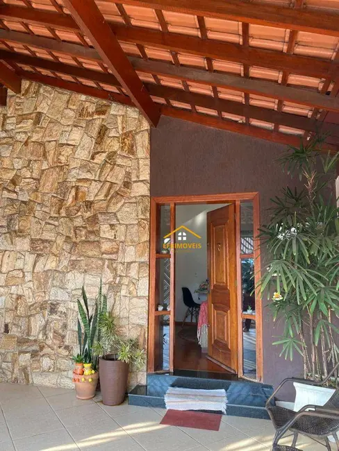 Foto 3 de Casa com 3 quartos à venda, 300m2 em Centro, Nova Odessa - SP