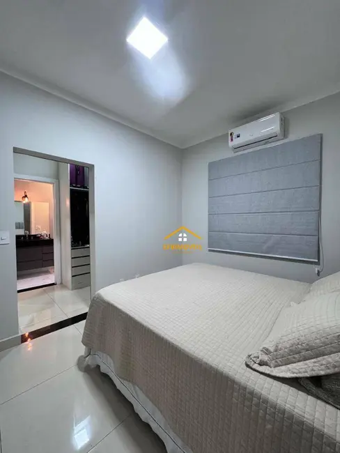 Foto 2 de Casa de Condomínio com 3 quartos à venda, 300m2 em Estância Hípica, Nova Odessa - SP