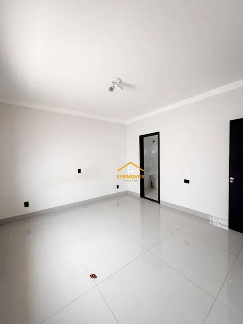 Foto 6 de Casa com 2 quartos à venda, 300m2 em Parque Residencial Klavin, Nova Odessa - SP