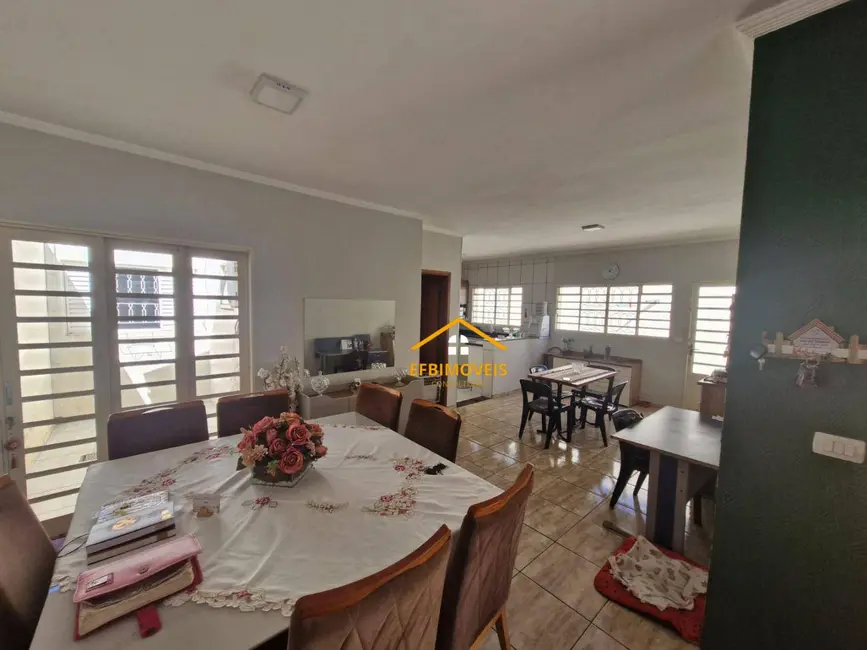 Casa com 3 quartos à venda, 270m2 em Vila Santana, Sumare - SP - imagem 1 Foto 1 de Casa com 3 quartos à venda, 270m2 em Vila Santana, Sumare - SP