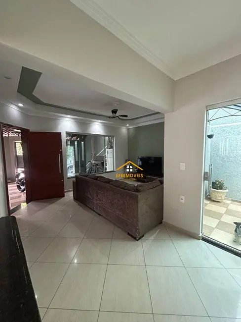 Foto 2 de Casa com 3 quartos à venda, 250m2 em Jardim Monte das Oliveiras, Nova Odessa - SP