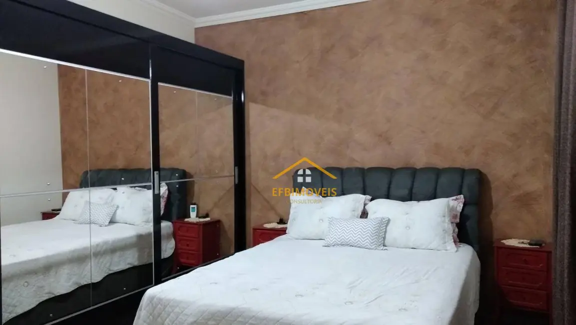 Sobrado com 4 quartos à venda, 180m2 em Jardim Santa Rosa, Nova Odessa - SP - imagem 4 Foto 4 de Sobrado com 4 quartos à venda, 180m2 em Jardim Santa Rosa, Nova Odessa - SP
