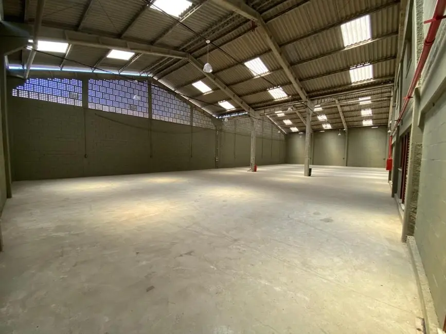Foto 2 de Armazém / Galpão para alugar, 2050m2 em Campo Grande, Rio De Janeiro - RJ