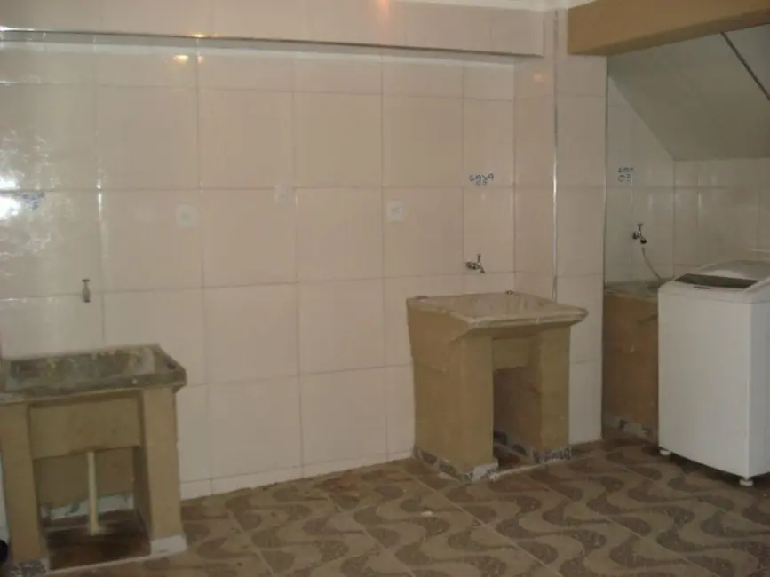 Casa com 1 quarto para alugar, 15m2 em Jaraguá, São Paulo - SP - imagem 3 Foto 3 de Casa com 1 quarto para alugar, 15m2 em Jaraguá, São Paulo - SP