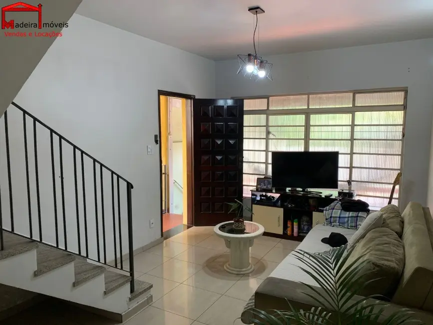 Sobrado com 3 quartos à venda, 137m2 em Parque Maria Domitila, São Paulo - SP - imagem 1 Foto 1 de Sobrado com 3 quartos à venda, 137m2 em Parque Maria Domitila, São Paulo - SP