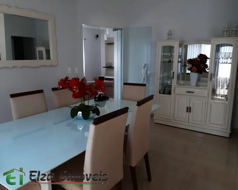 Casa com 3 quartos à venda, 208m2 em Parque dos Jatobás, Rio Verde - GO - imagem 9 Foto 9 de Casa com 3 quartos à venda, 208m2 em Parque dos Jatobás, Rio Verde - GO