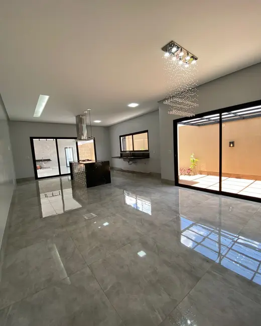 Casa com 3 quartos à venda, 203m2 em Residencial Interlagos, Rio Verde - GO - imagem 4 Foto 4 de Casa com 3 quartos à venda, 203m2 em Residencial Interlagos, Rio Verde - GO