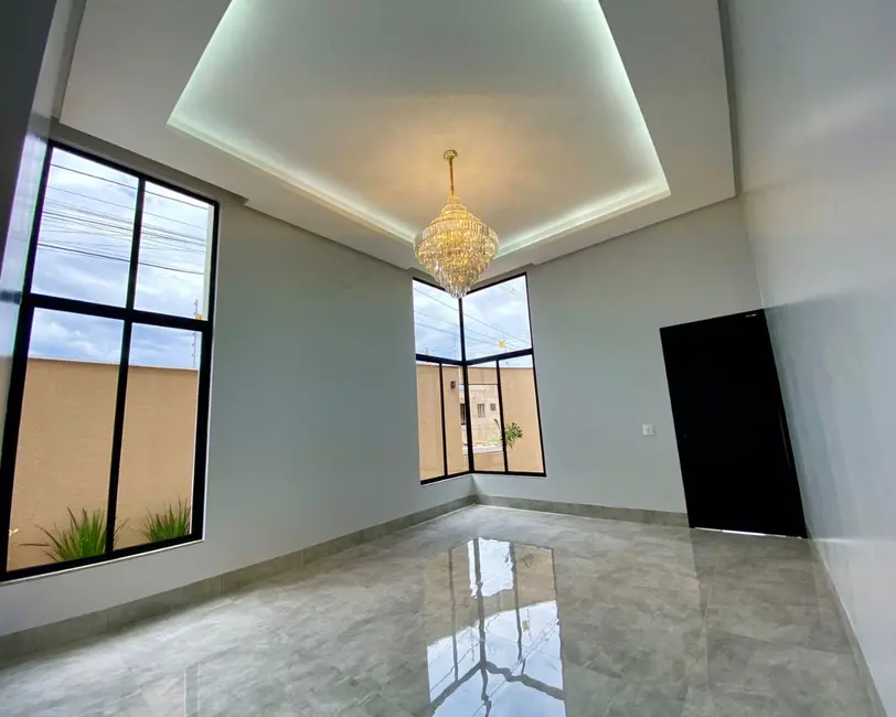 Casa com 3 quartos à venda, 203m2 em Residencial Interlagos, Rio Verde - GO - imagem 3 Foto 3 de Casa com 3 quartos à venda, 203m2 em Residencial Interlagos, Rio Verde - GO