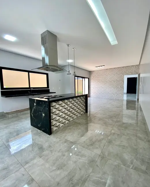 Casa com 3 quartos à venda, 203m2 em Residencial Interlagos, Rio Verde - GO - imagem 5 Foto 5 de Casa com 3 quartos à venda, 203m2 em Residencial Interlagos, Rio Verde - GO
