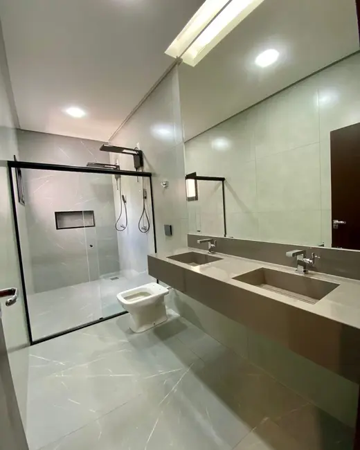 Casa com 3 quartos à venda, 203m2 em Residencial Interlagos, Rio Verde - GO - imagem 9 Foto 9 de Casa com 3 quartos à venda, 203m2 em Residencial Interlagos, Rio Verde - GO