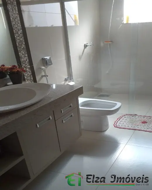 Casa com 3 quartos à venda, 230m2 em Rio Verde - GO - imagem 8 Foto 8 de Casa com 3 quartos à venda, 230m2 em Rio Verde - GO