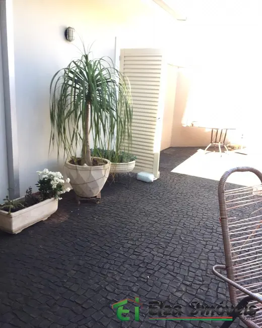 Casa com 4 quartos à venda, 300m2 em Rio Verde - GO - imagem 3 Foto 3 de Casa com 4 quartos à venda, 300m2 em Rio Verde - GO