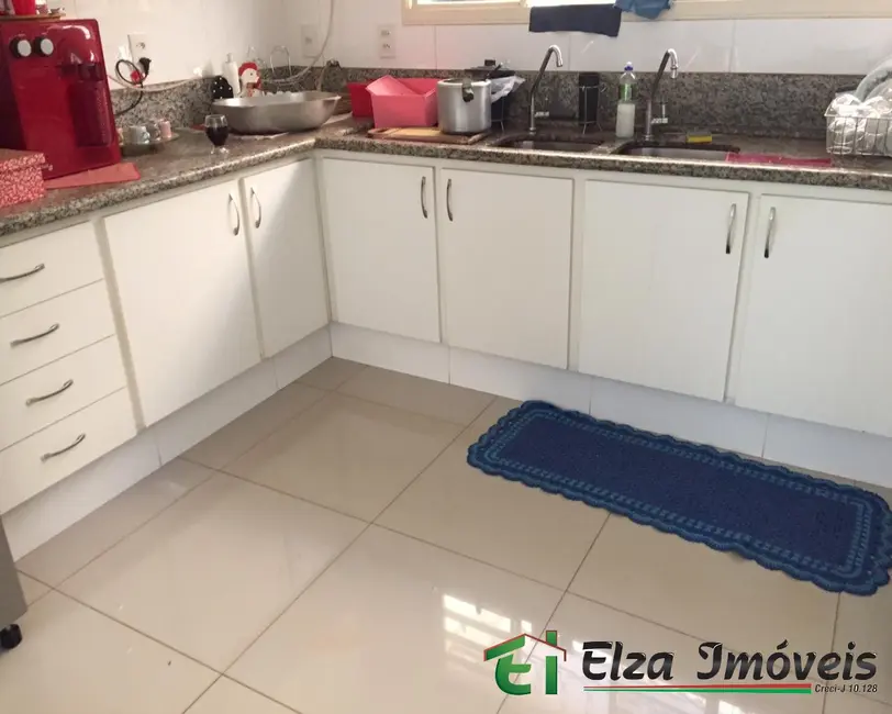 Casa com 4 quartos à venda, 300m2 em Rio Verde - GO - imagem 9 Foto 9 de Casa com 4 quartos à venda, 300m2 em Rio Verde - GO