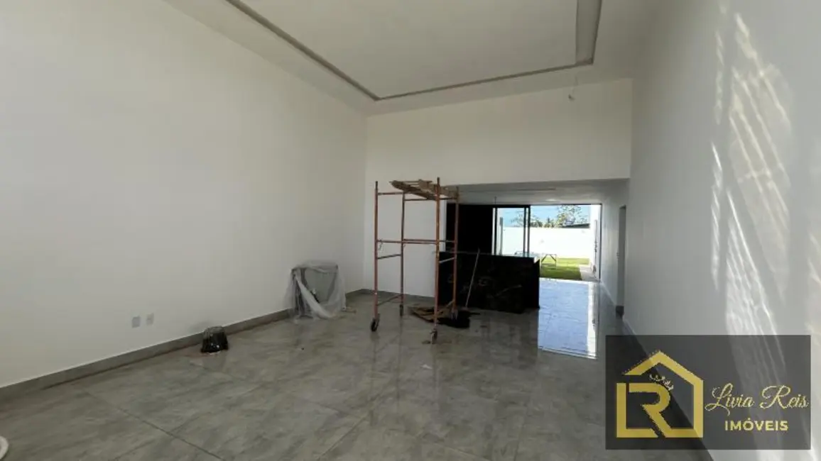 Foto 2 de Casa com 3 quartos à venda, 180m2 em Rio Das Ostras - RJ