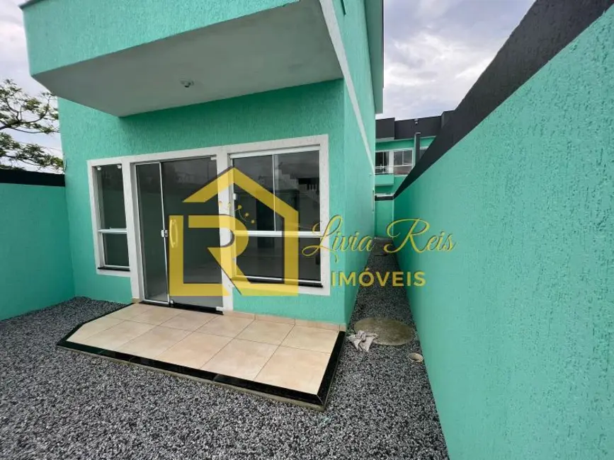 Foto 2 de Casa com 2 quartos à venda, 86m2 em Rio Das Ostras - RJ
