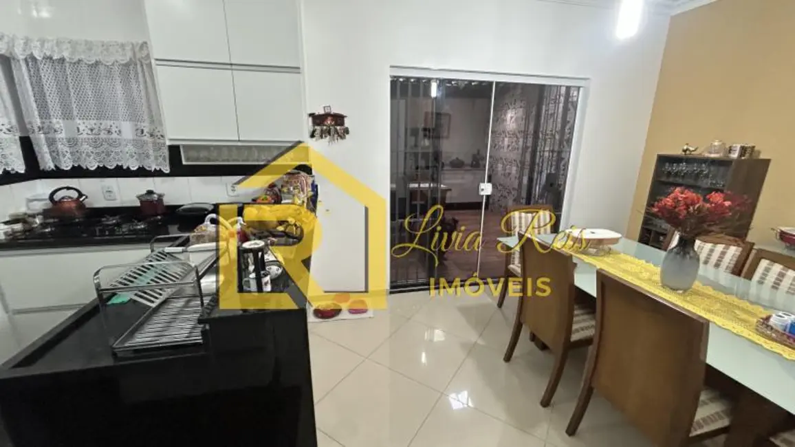 Foto 8 de Casa com 3 quartos à venda, 130m2 em Jardim Mariléa, Rio Das Ostras - RJ