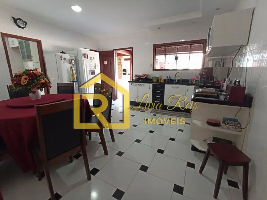 Foto 2 de Casa com 4 quartos à venda em Jardim Mariléa, Rio Das Ostras - RJ