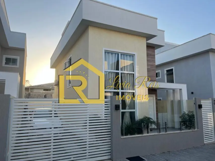 Foto 4 de Casa com 3 quartos à venda em Extensão do Bosque, Rio Das Ostras - RJ