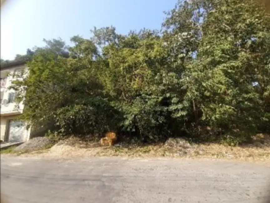 Foto 1 de Terreno / Lote com 1 quarto à venda, 600m2 em Rio Bonito - RJ