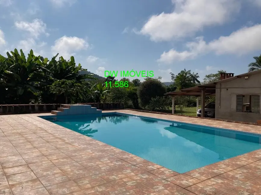 Chácara com 3 quartos à venda, 250m2 em Miracatu - SP - imagem 1 Foto 1 de Chácara com 3 quartos à venda, 250m2 em Miracatu - SP