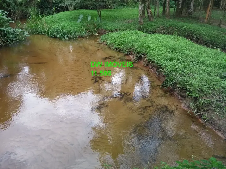 Foto 1 de Chácara com 3 quartos à venda, 150m2 em Miracatu - SP